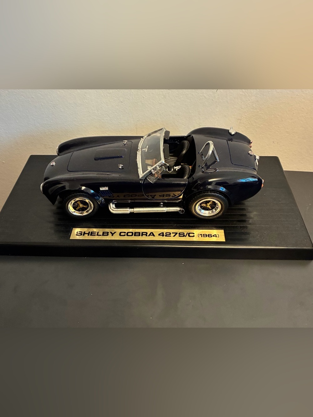 Shelby Cobra 427 S/C 1/18 Die Cast Model
